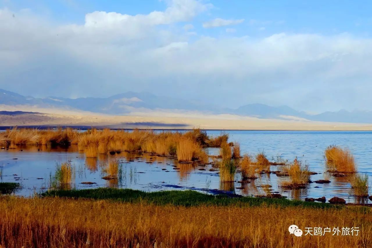 一大一小两个情侣湖，国庆来西域敦煌必经之路，一起秀恩爱吧！