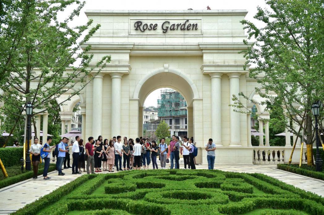 五城媒体精英千里寻访，融创*瑰园玫**95号获盛赞