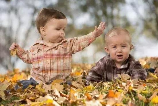 孩子爱打人的三个原因六个对策,小孩子打人要怎么纠正