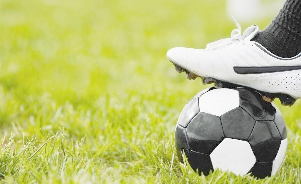 五人制足球业余比赛怎么踢,五人制足球怎么才能踢得更稳