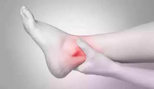 创伤性踝关节炎可能源自一次不经意的扭脚