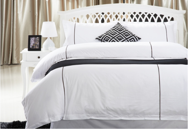 四件套床品搭配对比,床品四件套怎么选款式和卧室配