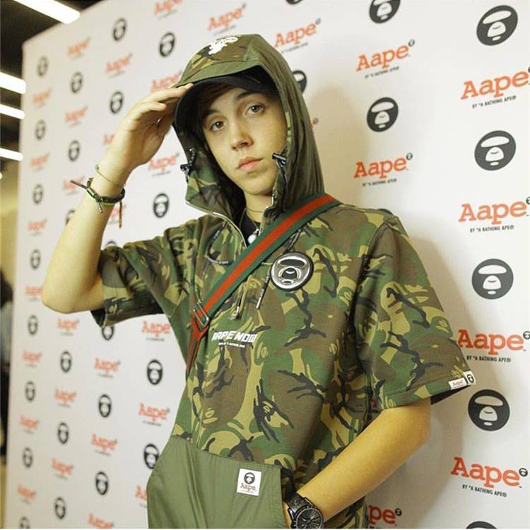 不甘做支线争上位？Aape洛杉矶新店要从Supreme碗里抢钱？