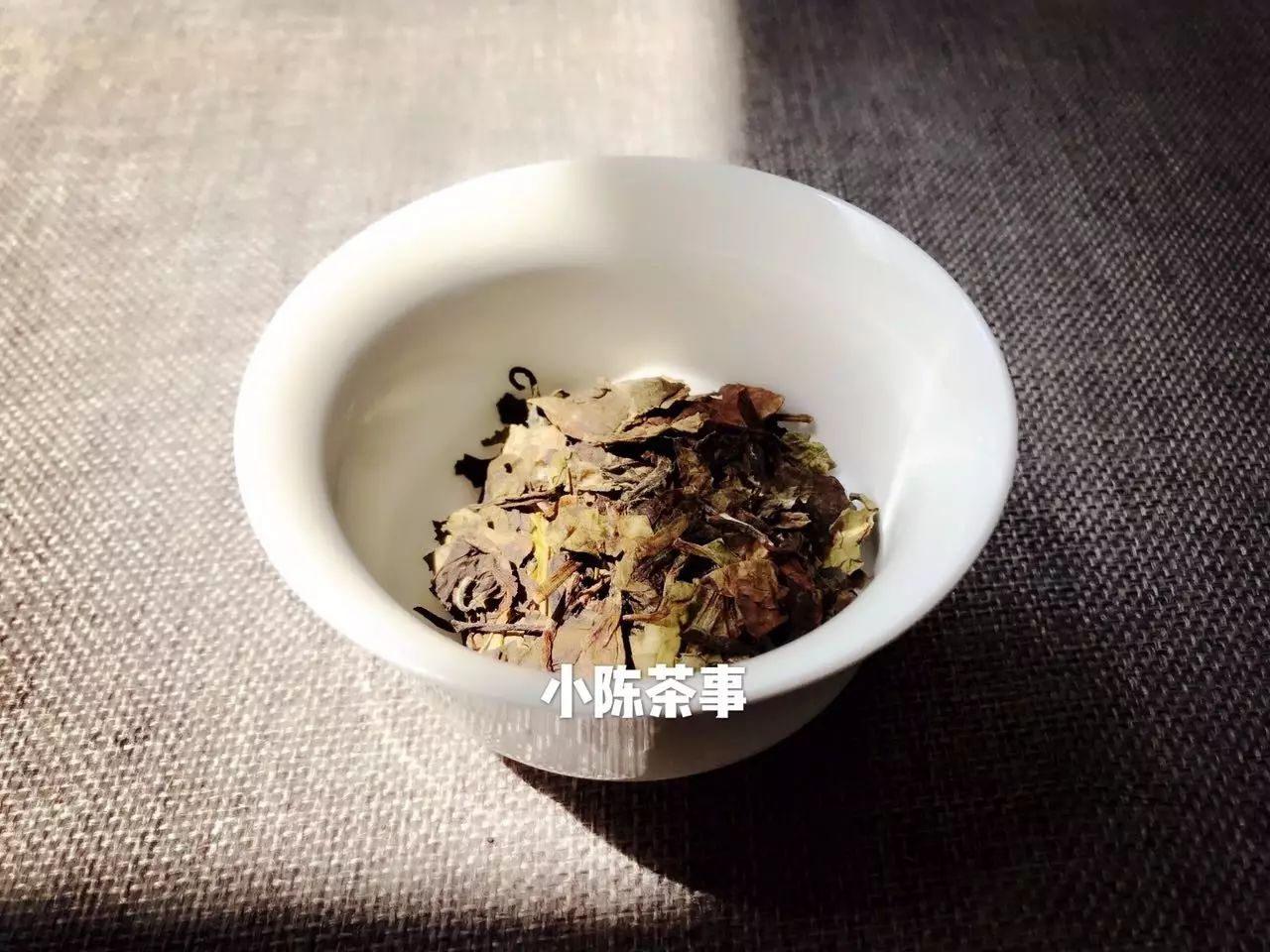 请留意白茶界的“裘千丈”，出现就赶紧丢弃！