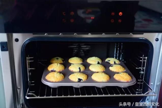 清新口味蛋糕,简约风蓝莓乳酪蛋糕