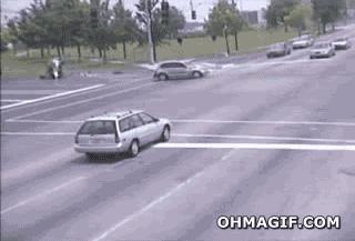 油门失灵？“急速飞驰”的情况下该如何自救！