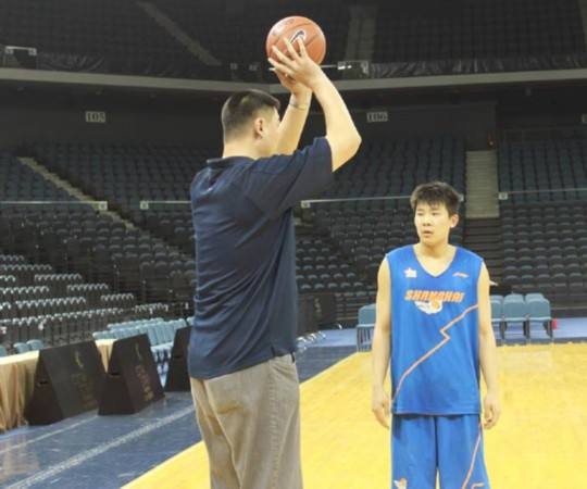 姚明收购上海男篮了吗,上海大鲨鱼转让