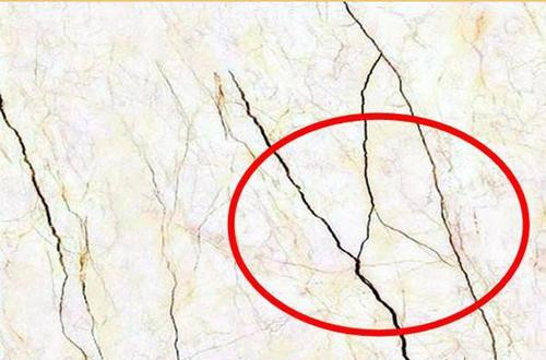 瓷砖开裂需要全砸掉吗,瓷砖裂了有必要换新的吗