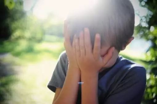 孩子对父母依赖性强怎么教育,孩子对父母的依赖性不强正常吗