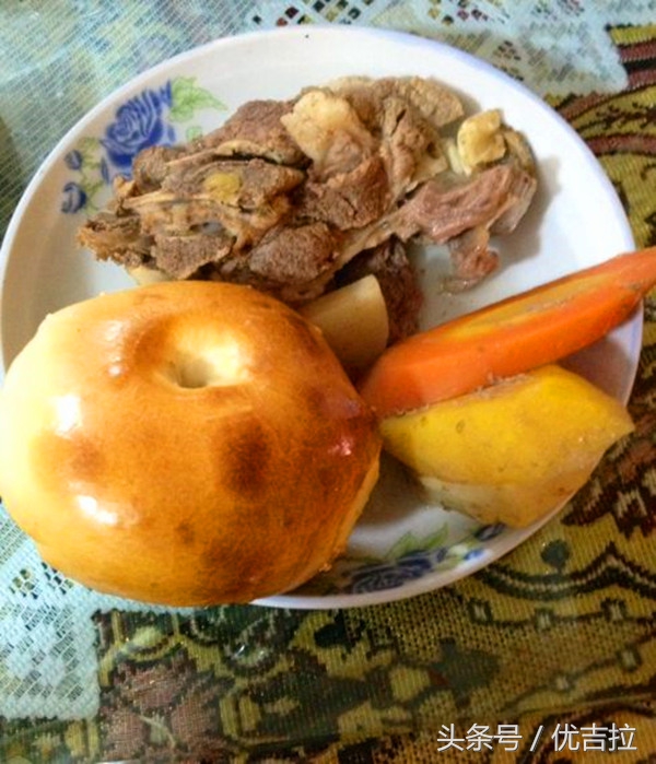 活久见！*疆新**大叔用茶杯煮出来的“缸子肉”有多好吃？