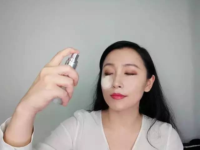 烘焙散粉的正确用法图解大全 (超级好用的控油散粉)