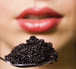 俄罗斯的鱼子酱你一定要尝尝,俄罗斯鱼子酱真的好吃不