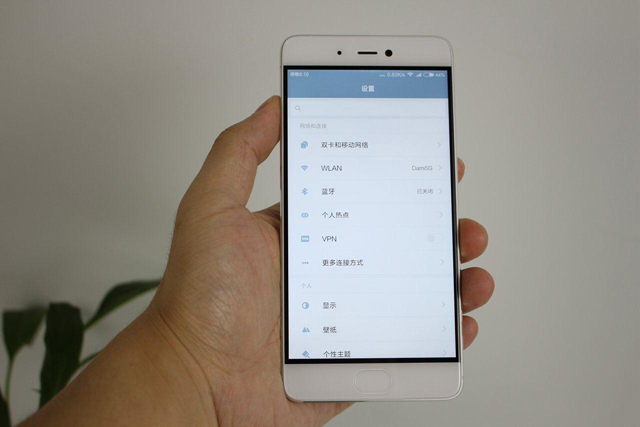买黑色小米5S遭遇快递*力暴**损坏，亮屏后黑边可以跑航母