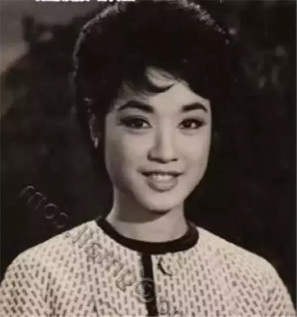 香港演员李若彤与丈夫,小龙女香港老公