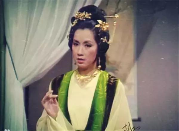 香港演员李若彤与丈夫,小龙女香港老公