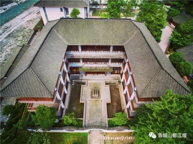 四川旅游一条很直的公路,四川唯一一条有路灯的高速公路