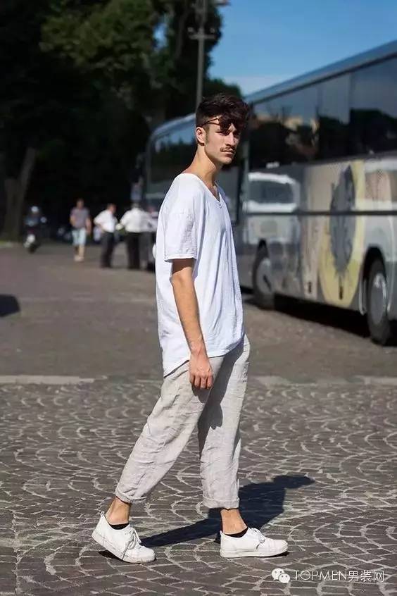 管你花枝招展，我却独爱黑白