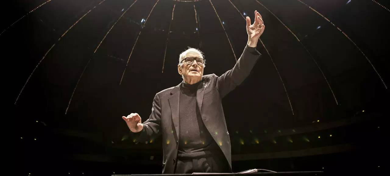 奥斯卡终于给自己的头号债主转账了——传奇配乐大师埃尼奥·莫里康内