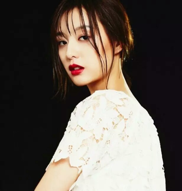 尴尬,你的口红沾到牙齿上了!