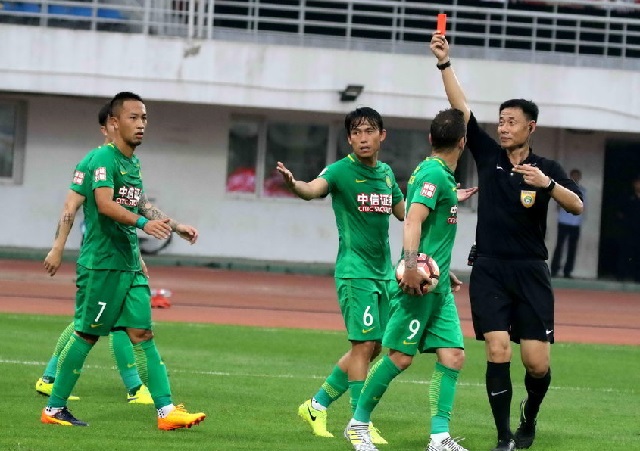 足球比赛中裁判红牌掉了,足球比赛结束了给红牌还有用吗