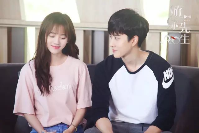 Mike秀人鱼线大长腿,还要撩鞠婧祎,这是励志版“蓝色大海”