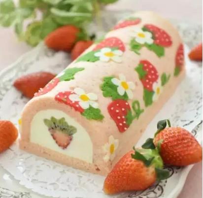 看着平平无奇的一款手卷蛋糕，切开以后却惊艳了时光！