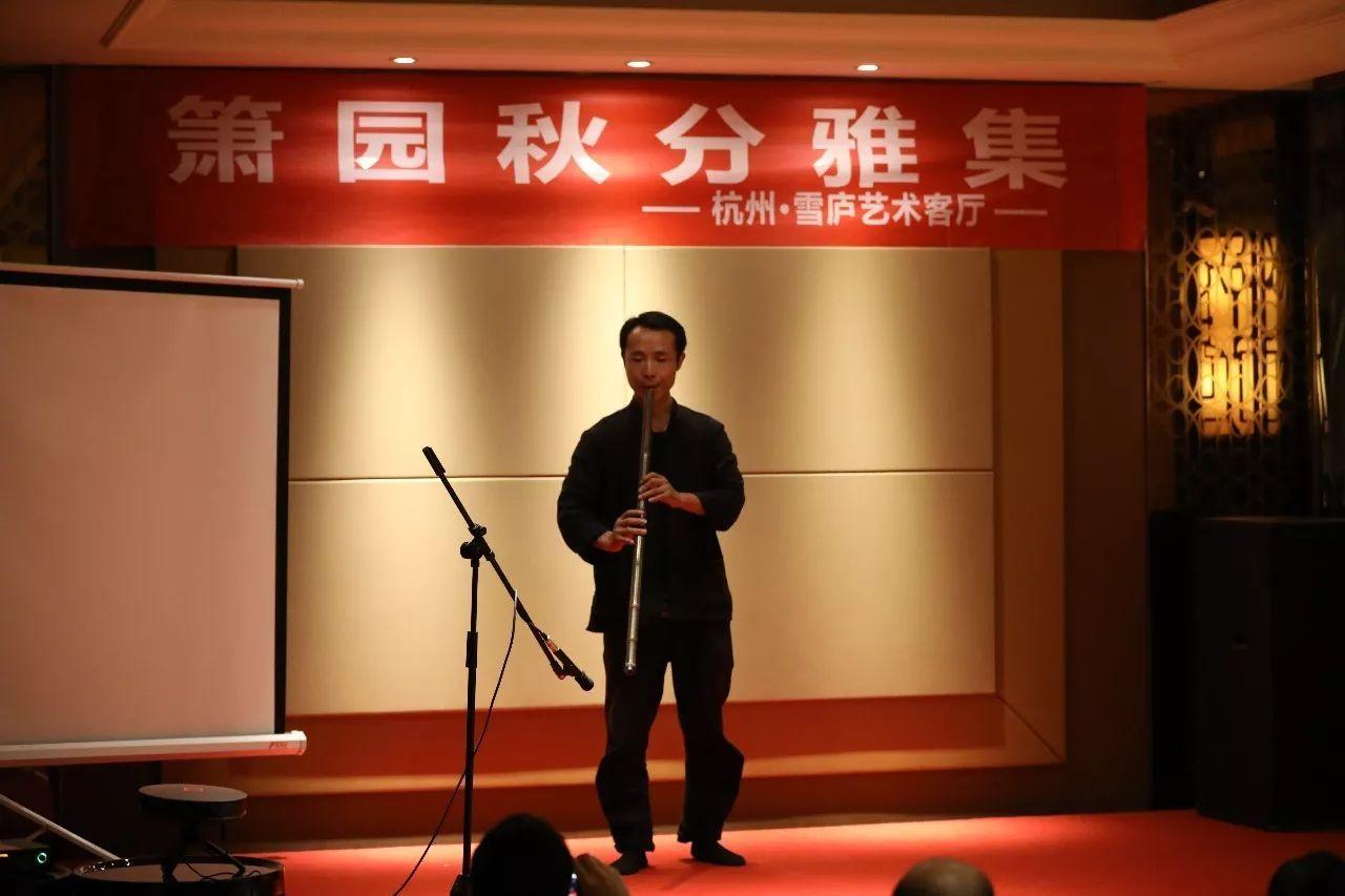 金风送爽同邀月下联,金风送爽迎中秋