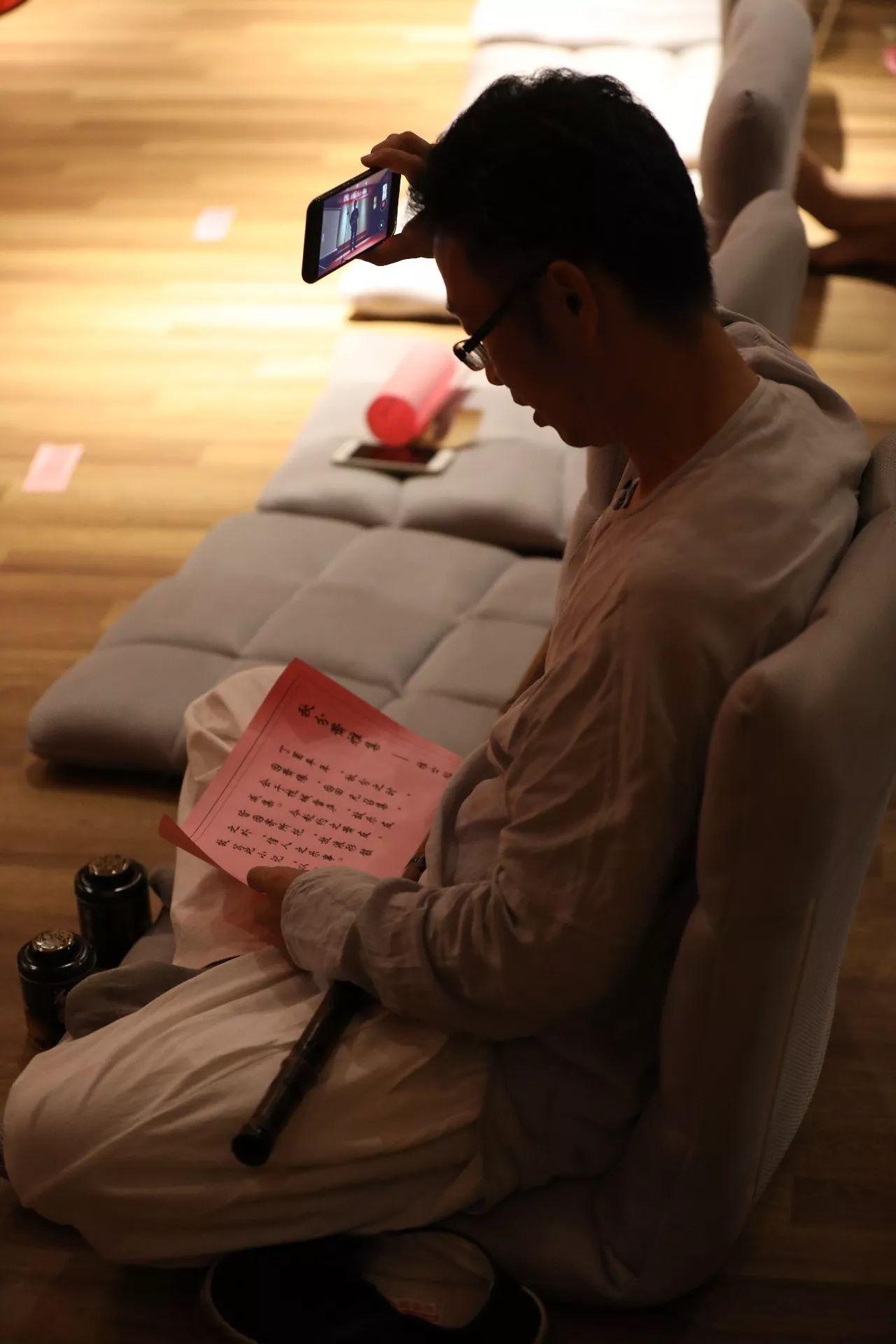 金风送爽同邀月下联,金风送爽迎中秋