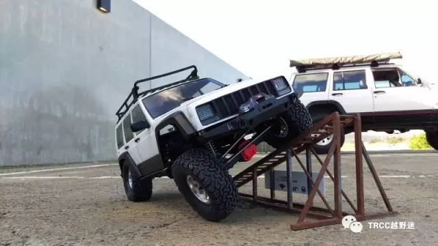 遥控仿真切诺基,大切诺基改装包围