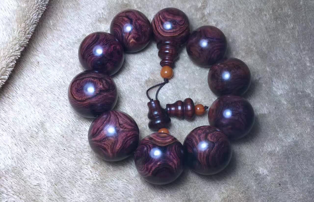 小叶紫檀用手盘了两天有点发乌,盘乌了的小叶紫檀