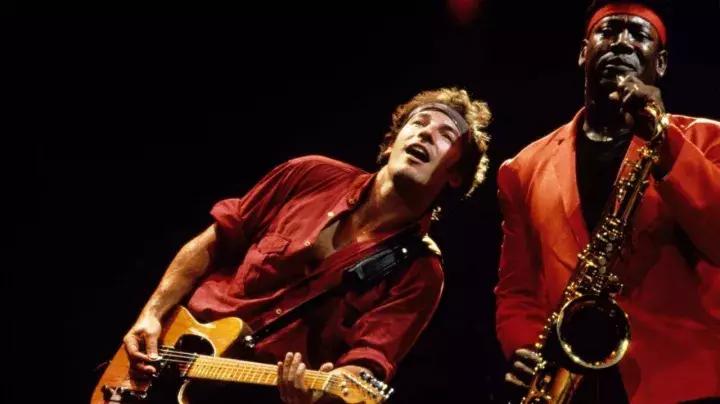 苹果收购beats多少钱,苹果收购beats耳机案例分析