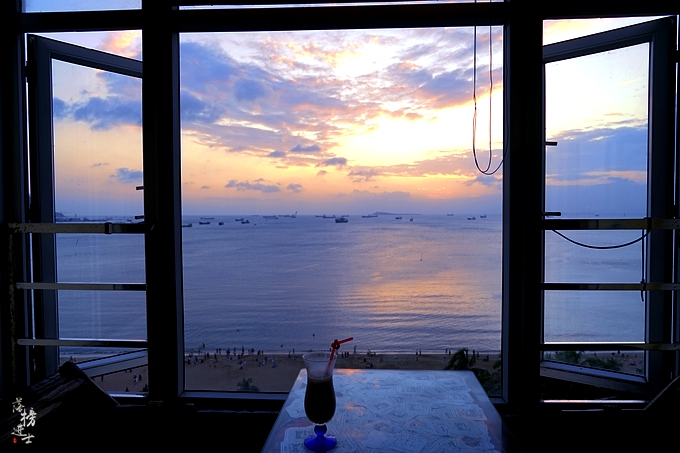 三亚天气一直显示下雨能去吗,十月中旬三亚天气下雨吗