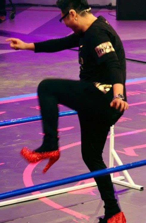 男明星穿上高跟鞋，邓超辣眼睛，鹿晗融为一体，张杰迷之可爱