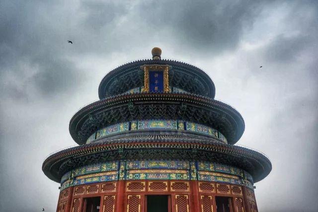 《景区包场指南》：如何在人肉堆里拍出“空无一人”的照片？