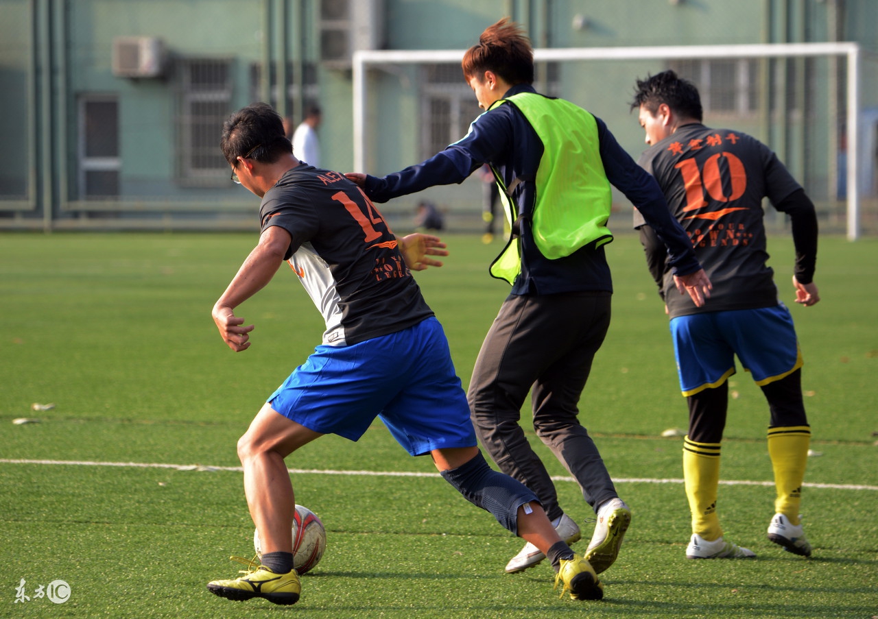 怎样才能去踢足球比赛,业余足球怎么提升自己