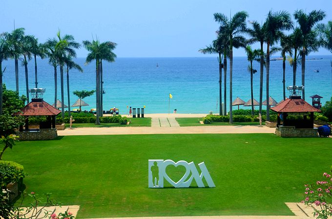 三亚天气一直显示下雨能去吗,十月中旬三亚天气下雨吗