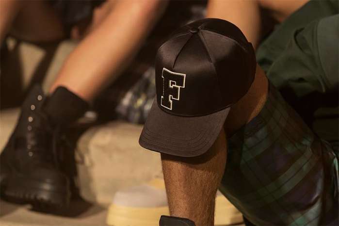 rihanna鍜宲uma鐨勮仈鍚嶆鏈嶈,pumabyrihanna绮夎壊