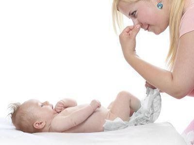 婴儿尿片怎么换才不漏尿,宝宝用过尿片的正确处理方法