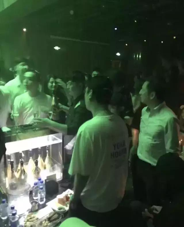 房祖名吸毒新闻发布会,房祖名陪玩后王思聪现身ktv