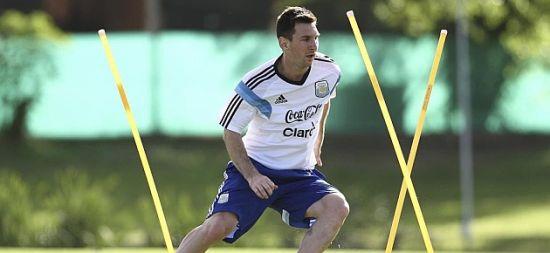 梅西赛前热身可爱版,梅西大巴黎赛前热身