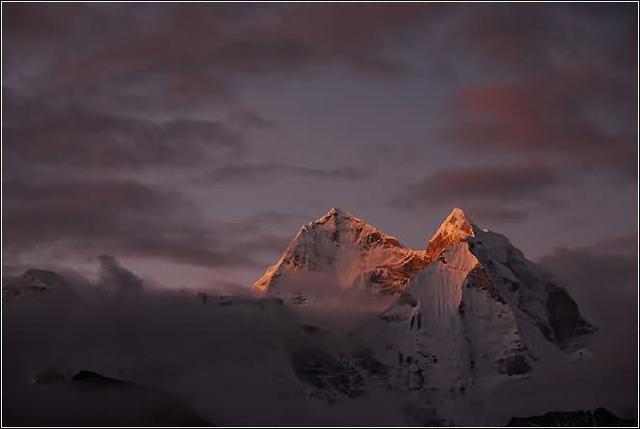 珠穆朗玛峰海拔相当于多少层楼,珠穆朗玛峰看日照金山海拔多少