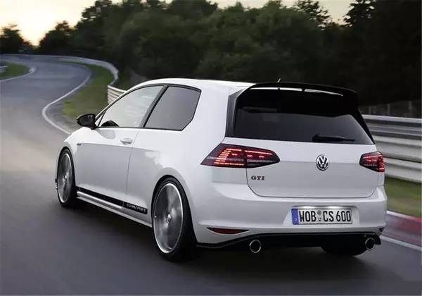 高尔夫gti与evo直线加速赛,高尔夫gticlubsport