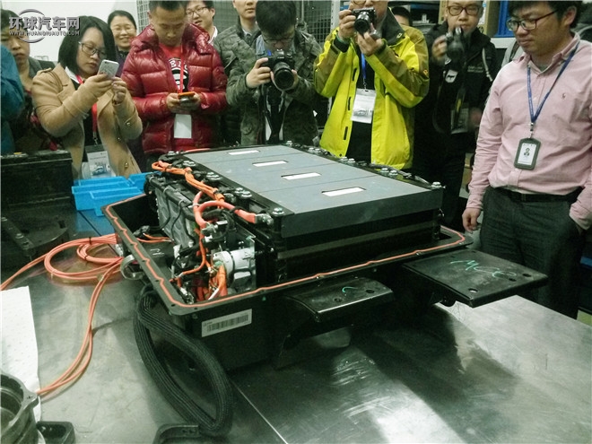 荣威e550电池充满能自动断电吗,荣威e550可以一直不用充电吗