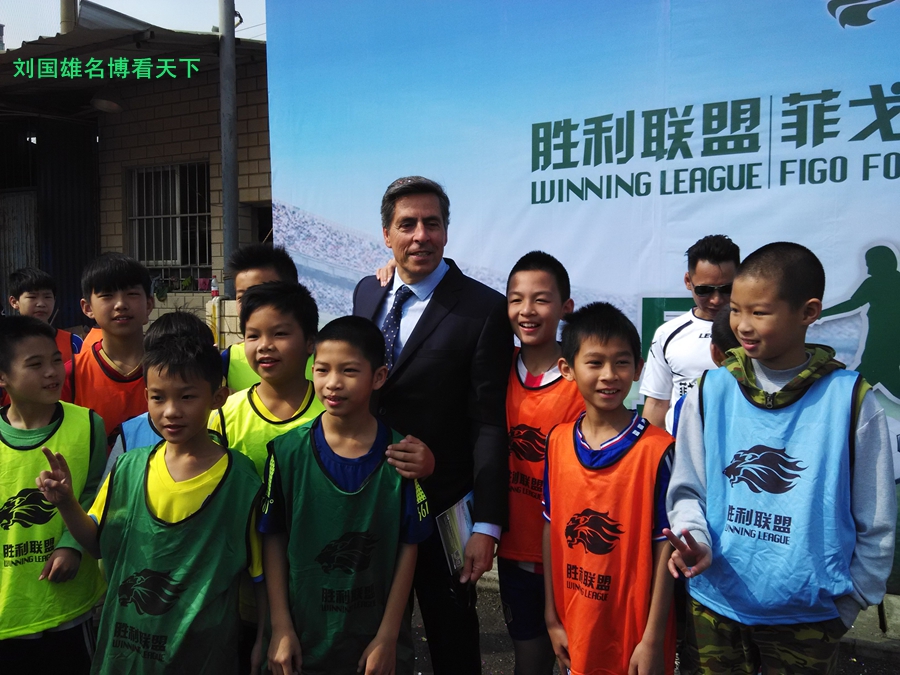 菲戈足球培训,菲戈和c罗训练照