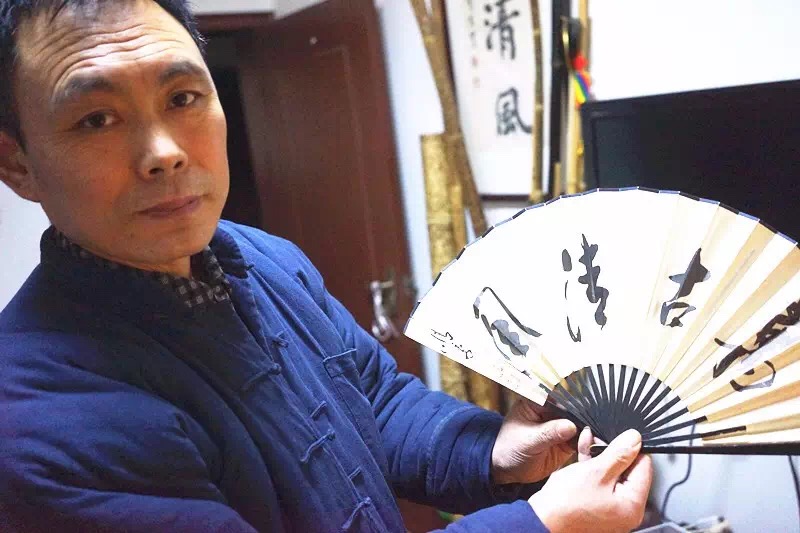 湘妃竹折扇制扇大师,湘妃竹手工折扇大师