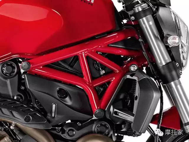 杜卡迪82118款和19款差别,大魔鬼摩托车杜卡迪经典款