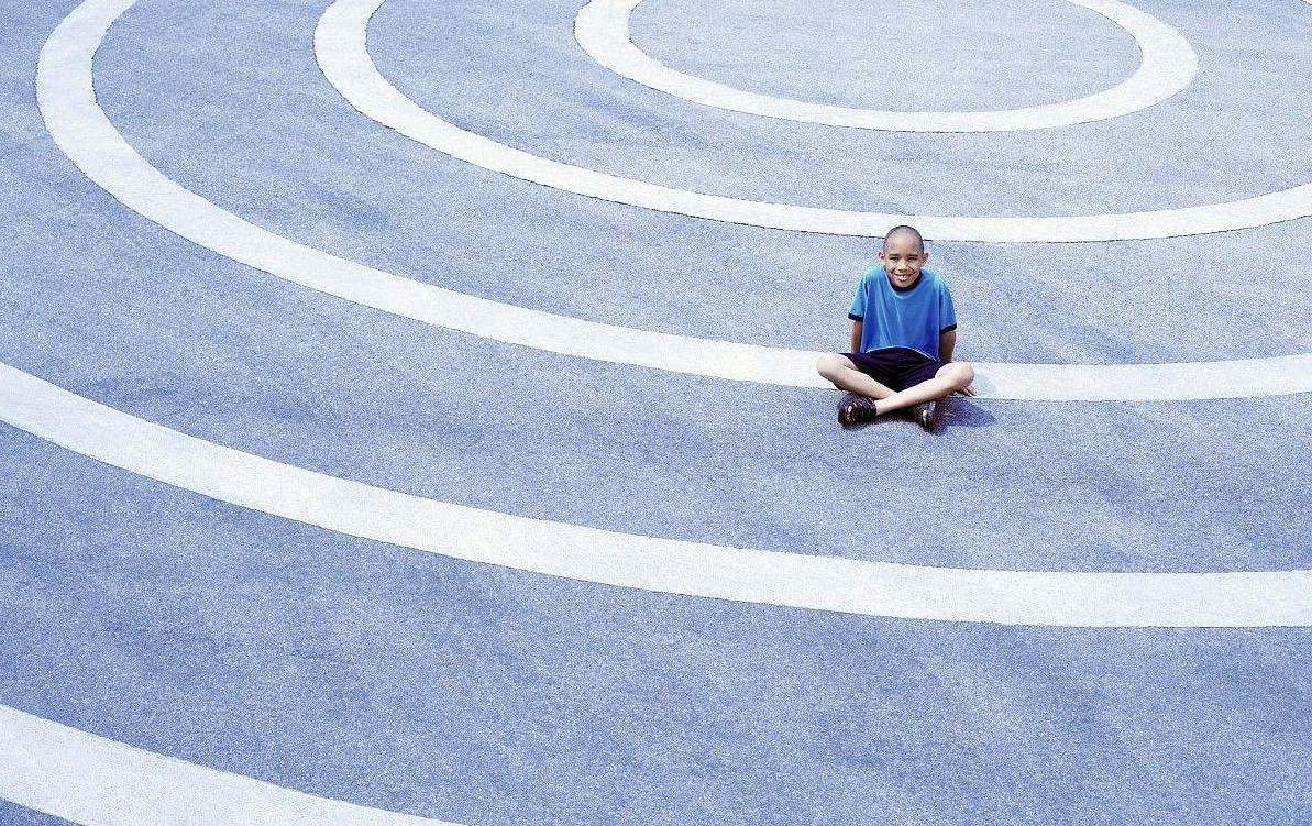 拿笔在纸上乱画是什么心理,小学生在课本上画的涂鸦