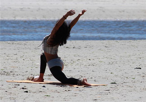 瑜伽的初步练习20式瑜伽经典动作图解