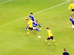 足球赛场内马尔被激怒合集,内马尔被踢9次搞笑