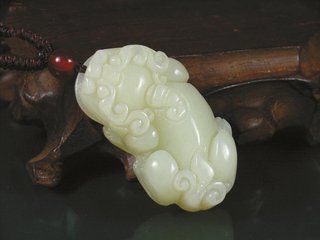 河滩上怎样鉴别是玉还是石头,石头做的玉怎么鉴别